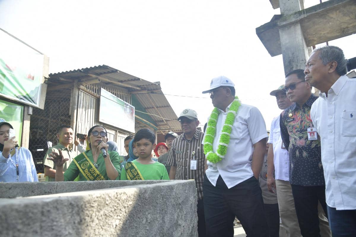 menteri lingkungan hidup, jumhur hidayat, bulusan park, pengelolaan sampah