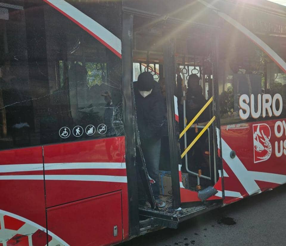 Suroboyo Bus Kecelakaan, Dua Orang Luka-luka Kena Pecahan Kaca