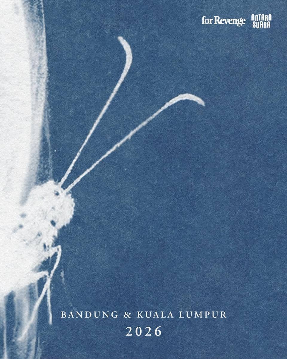 Poster berwarna biru dengan ilustrasi serangga putih dan tulisan For Revenge Antara Suara, Bandung & Kuala Lumpur 2026.