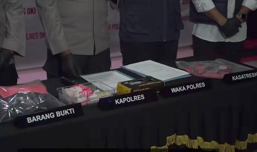 Kapolres OKI saat melakukan press release kasus penembakan di Mesuji yang tewaskan seorang remaja.