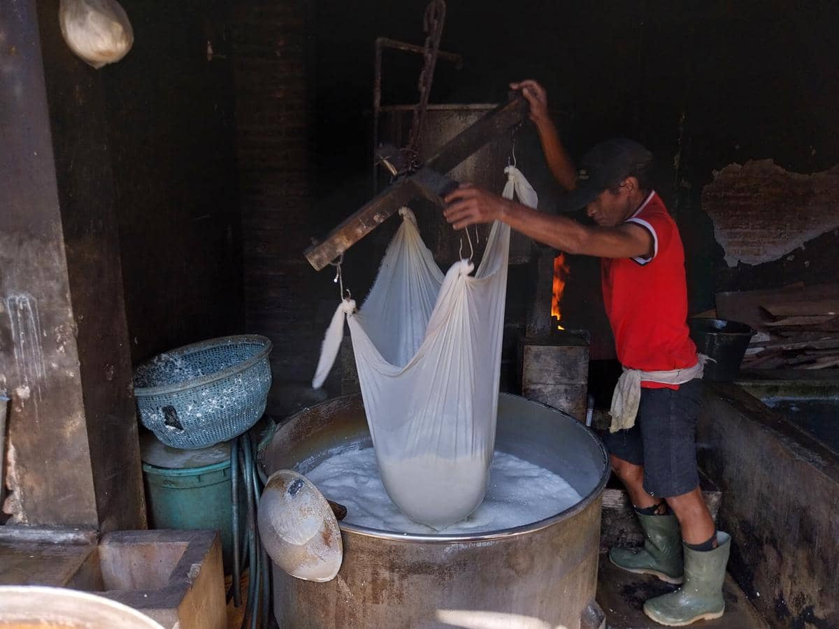 Cara Perajin Tahu Banyuwangi Bertahan di Tengah Rupiah Melemah