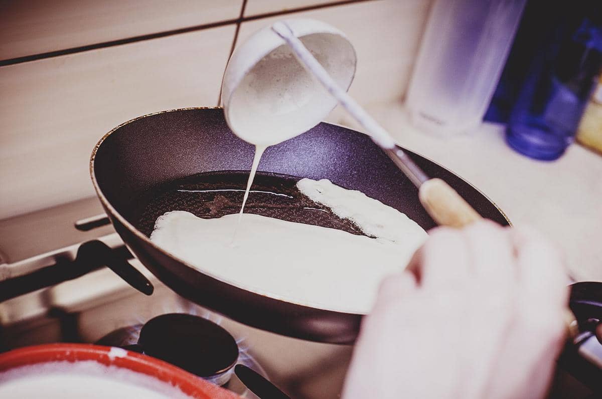 ilustrasi membuat pancake