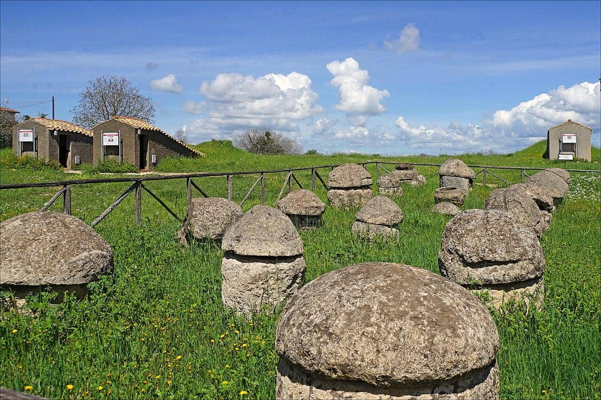 Pemakaman Monterozzi, Kota Tarquinia, Italia 