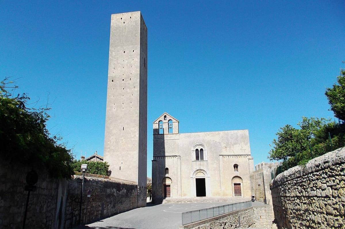 Gereja Santa Maria in Castello, Kota Tarquinia, Italia 