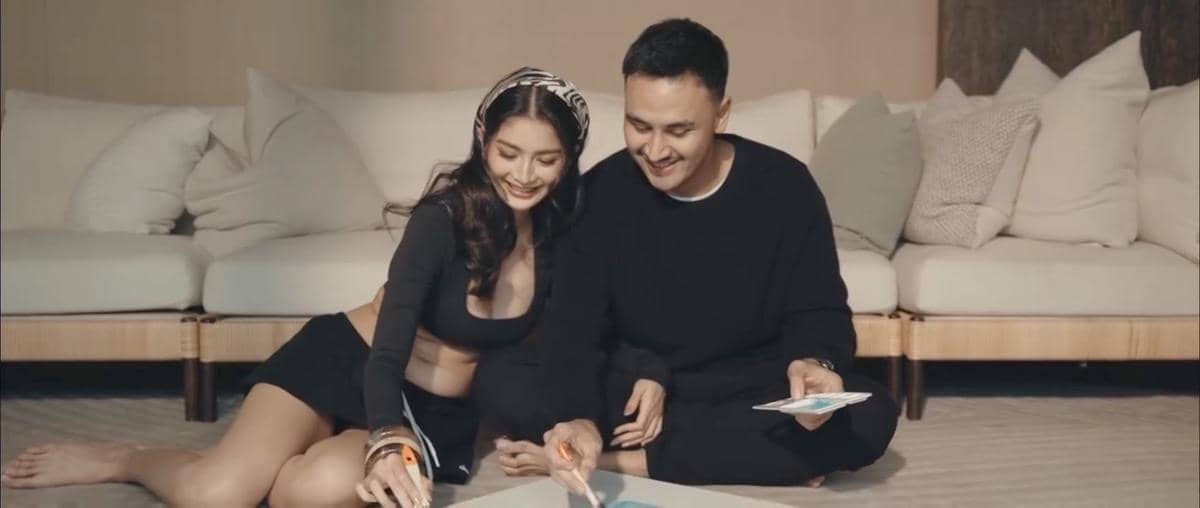7 Potret Gender Reveal Calon Anak Debi Sagita dan Marco Ivanos