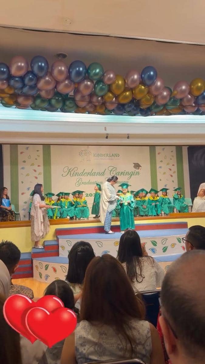 Wisuda anak artis