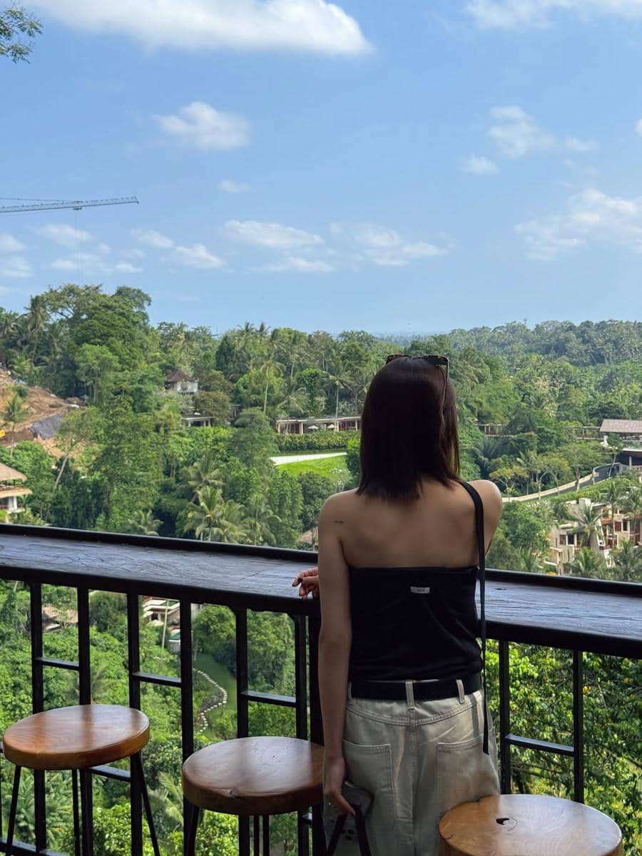 potret Kwon Eunbi liburan di Bali