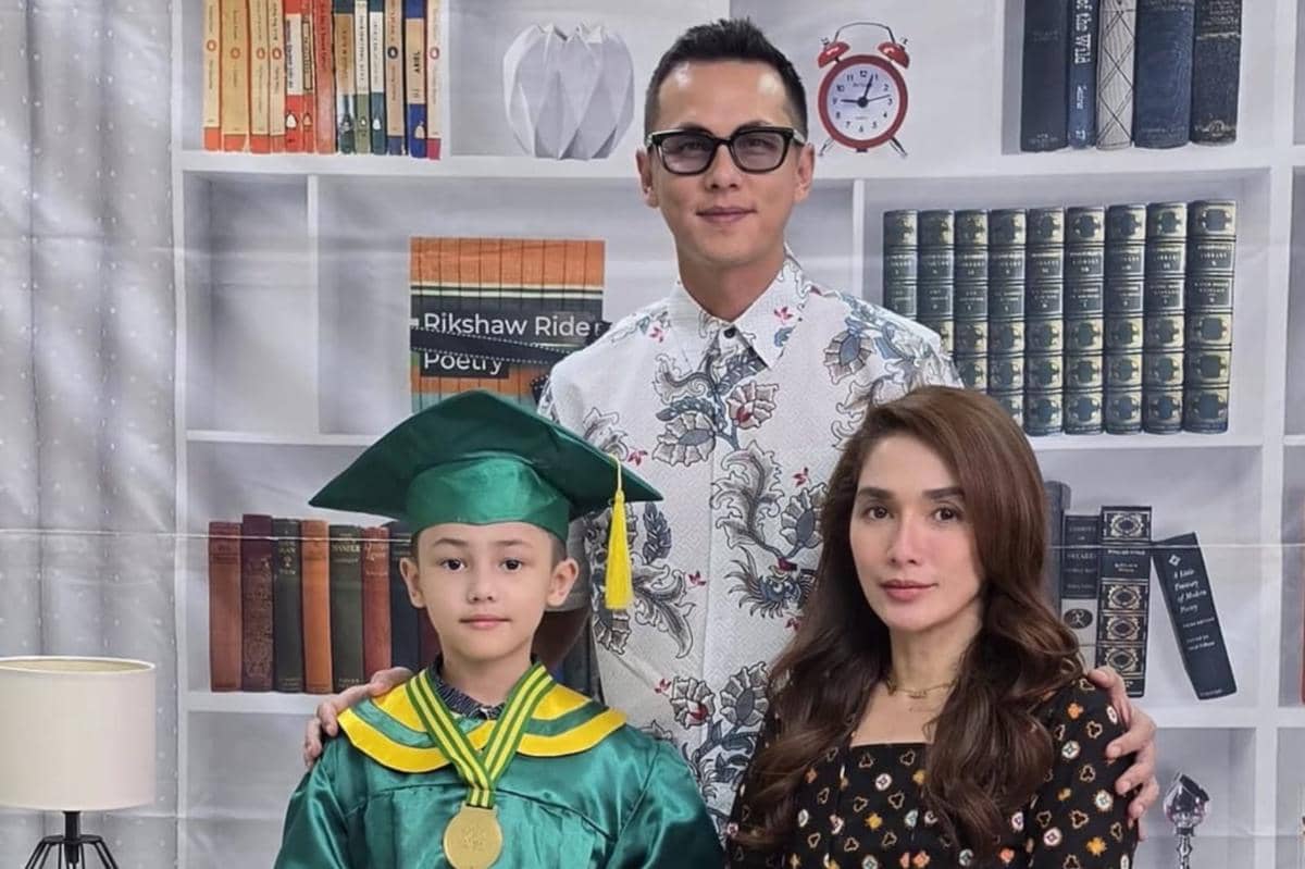 7 Potret Saka Anak Ussy dan Andhika Pratama Lulus TK, Pakai Wisuda