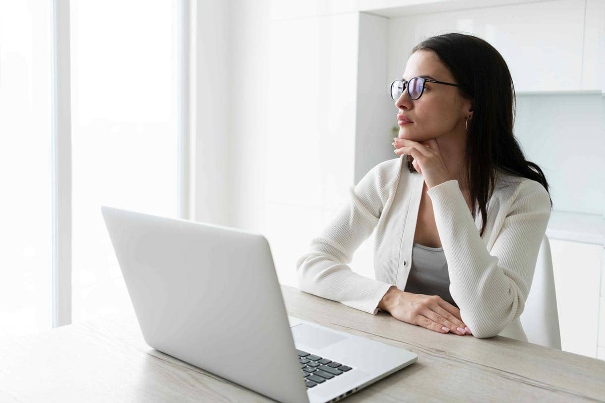5 Cara Biar Gak Overthinking soal 'Harusnya Aku Udah Sukses'