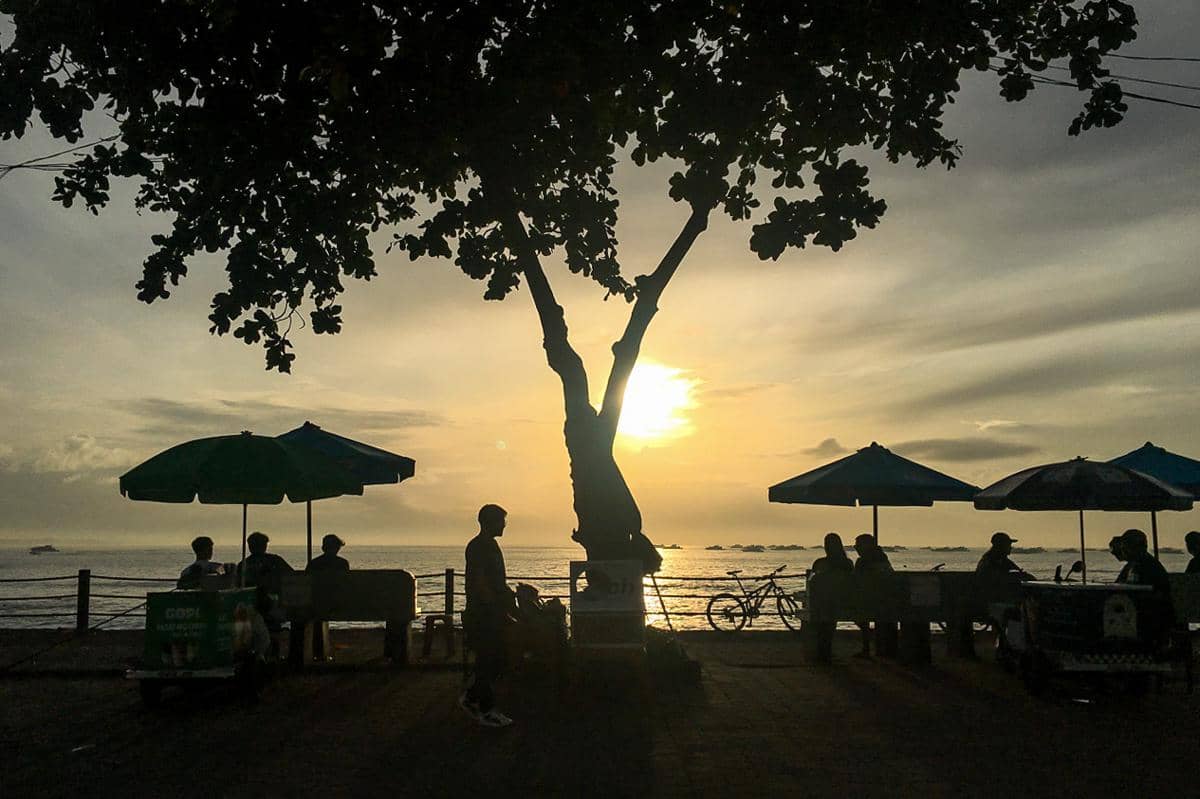 5 Coffee Shop Santai di Pantai Matahari Terbit Bali