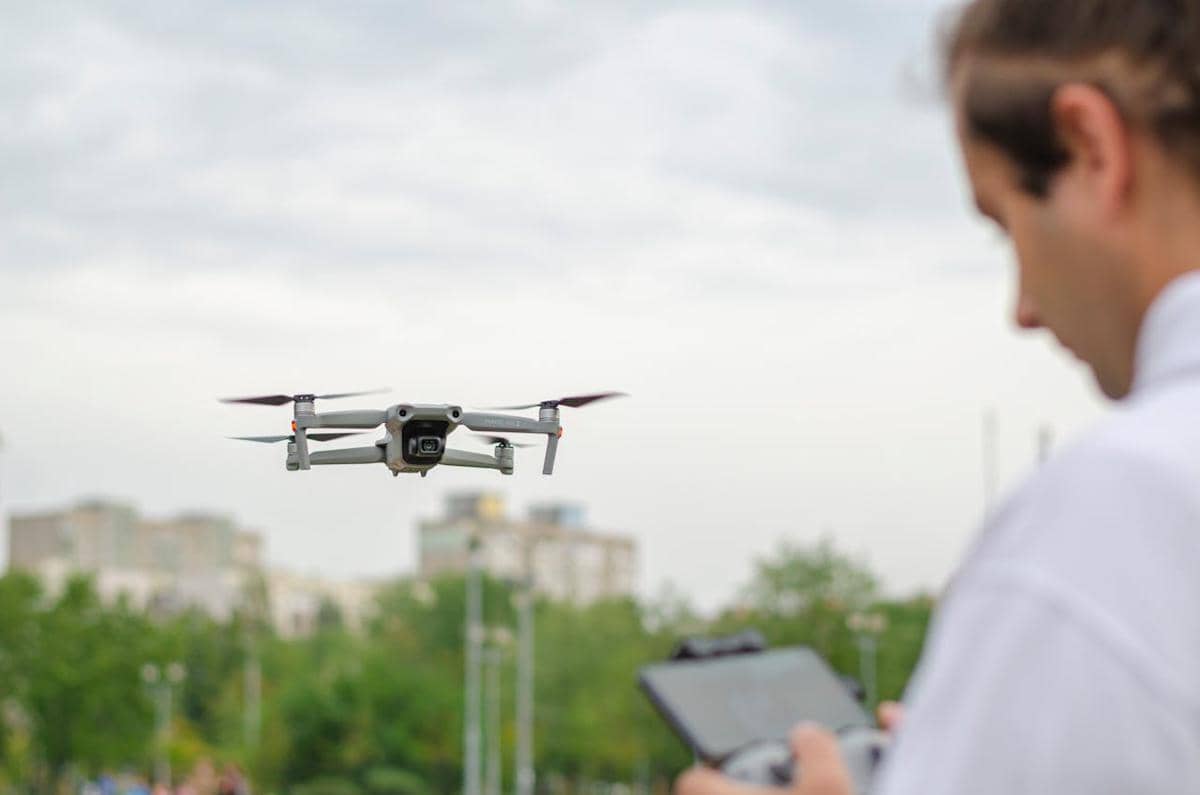 ilustrasi menggunakan drone