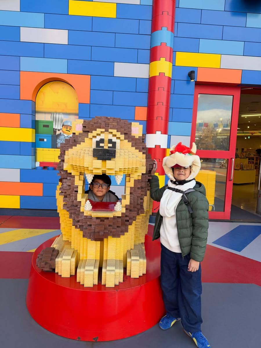 Keluarga Revalina S. Temat liburan di Legoland Jepang