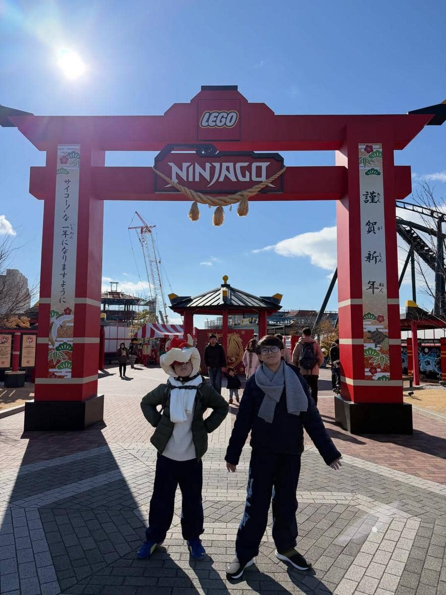 Keluarga Revalina S. Temat liburan di Legoland Jepang