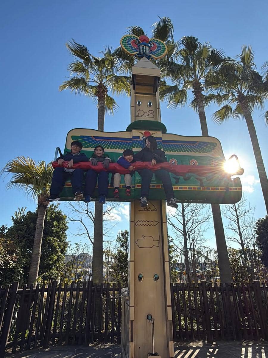Keluarga Revalina S. Temat liburan di Legoland Jepang