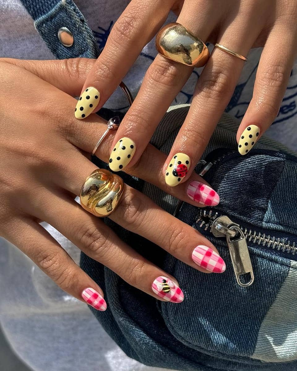 Inspirasi nail art picnic-core
