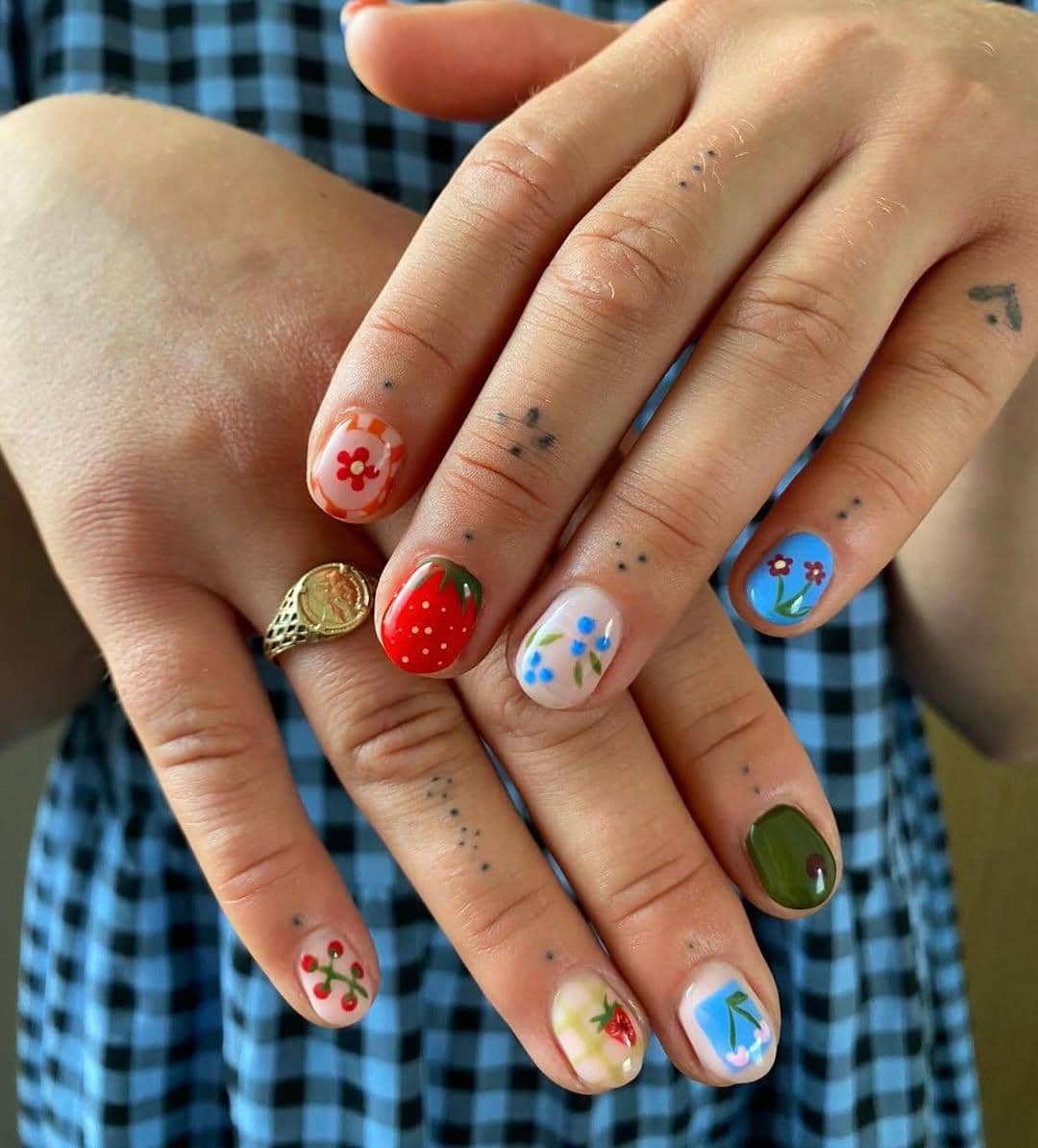 Inspirasi nail art picnic-core