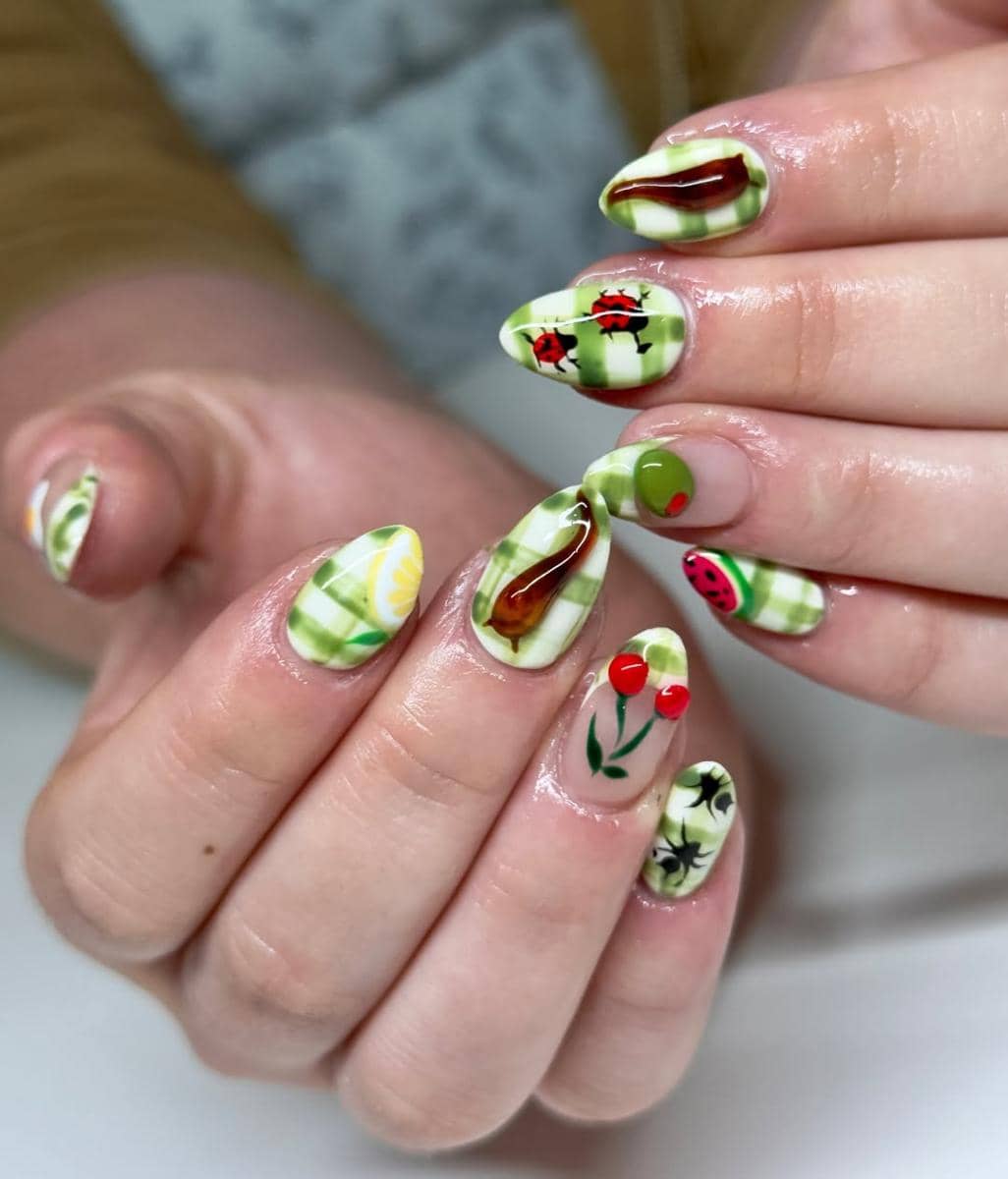 Inspirasi nail art picnic-core