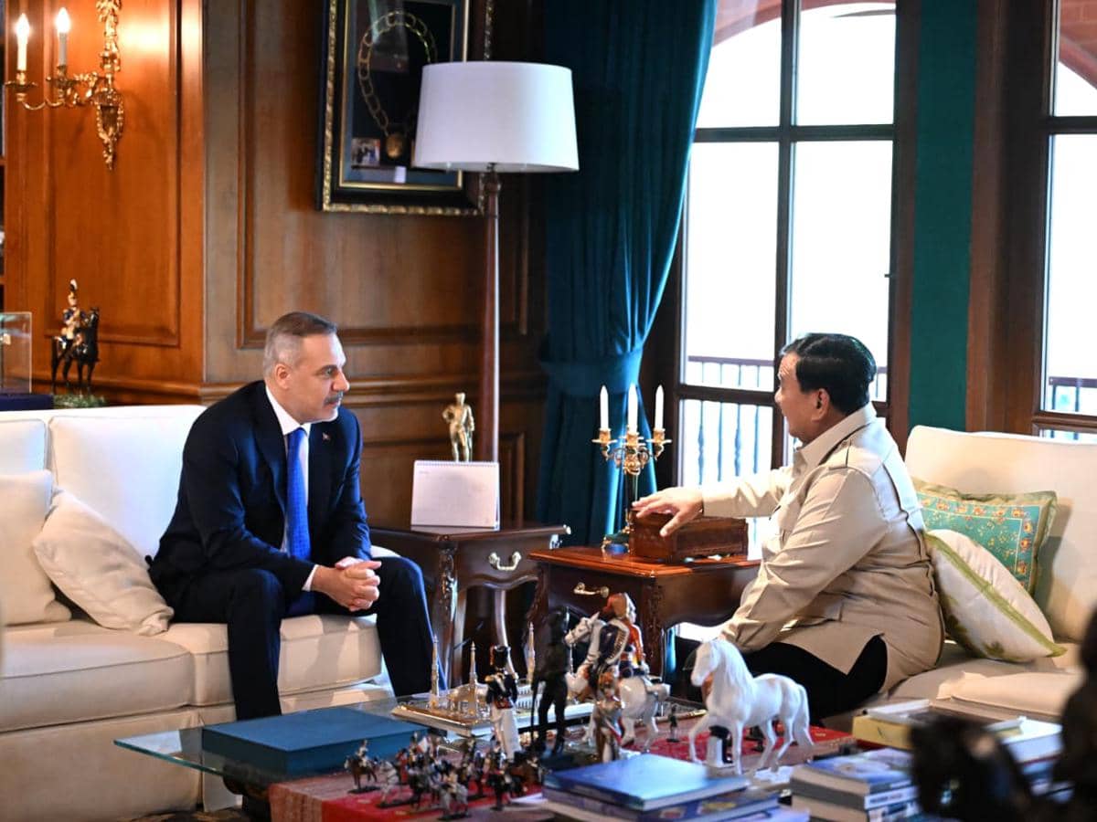 Presiden Prabowo Subianto menerima kunjungan Menteri Luar Negeri Türkiye Hakan Fidan di kediaman Hambalang, Jawa Barat, Rabu (3/6/2026). (Dok. Sekretariat Presiden)