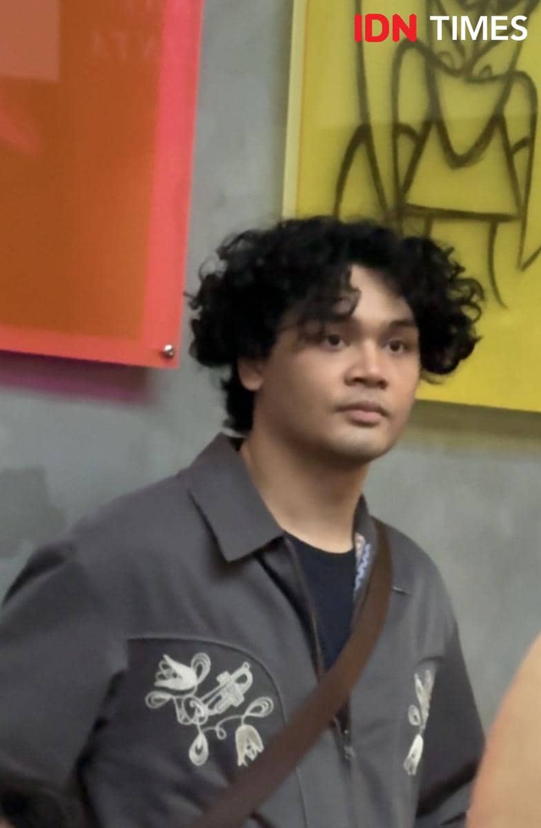 potret artis di listening party album baru Dee Lestari
