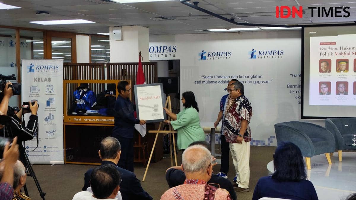 Mantan Menteri Koordinator Bidang Politik, Hukum, dan Keamanan, Mahfud MD menghadiri acara peluncuran buku yang berisi kumpulan tulisannya sejak tahun 2000-an awal (3/6/2026) (IDN Times/Yosafat Diva Bayu Wisesa) 