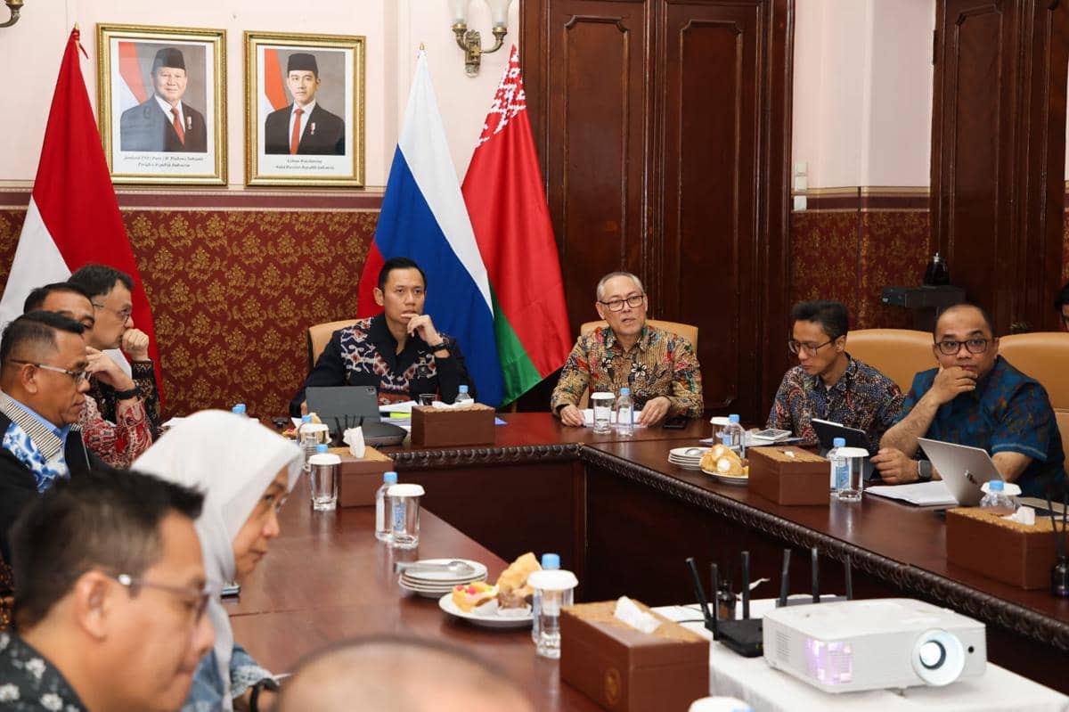Menko AHY kunjungi KBRI Moskow, berdiiskusi dengan Dubes dan diaspora di Rusia. (Dok. Kemenko Infra)