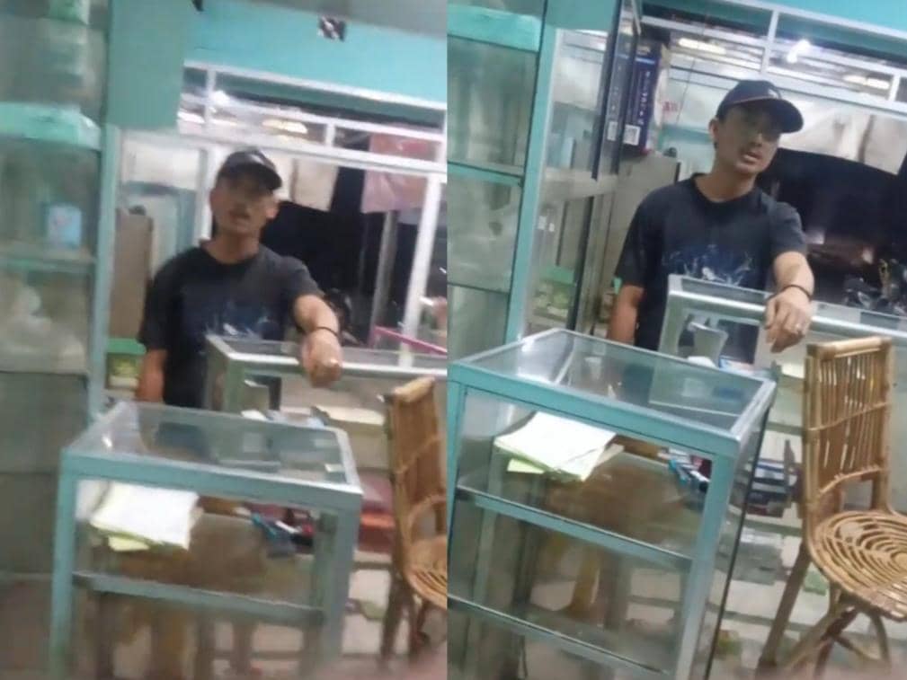Viral! Pria Tenteng Golok Palak Pegawai Apotek di Pesawaran