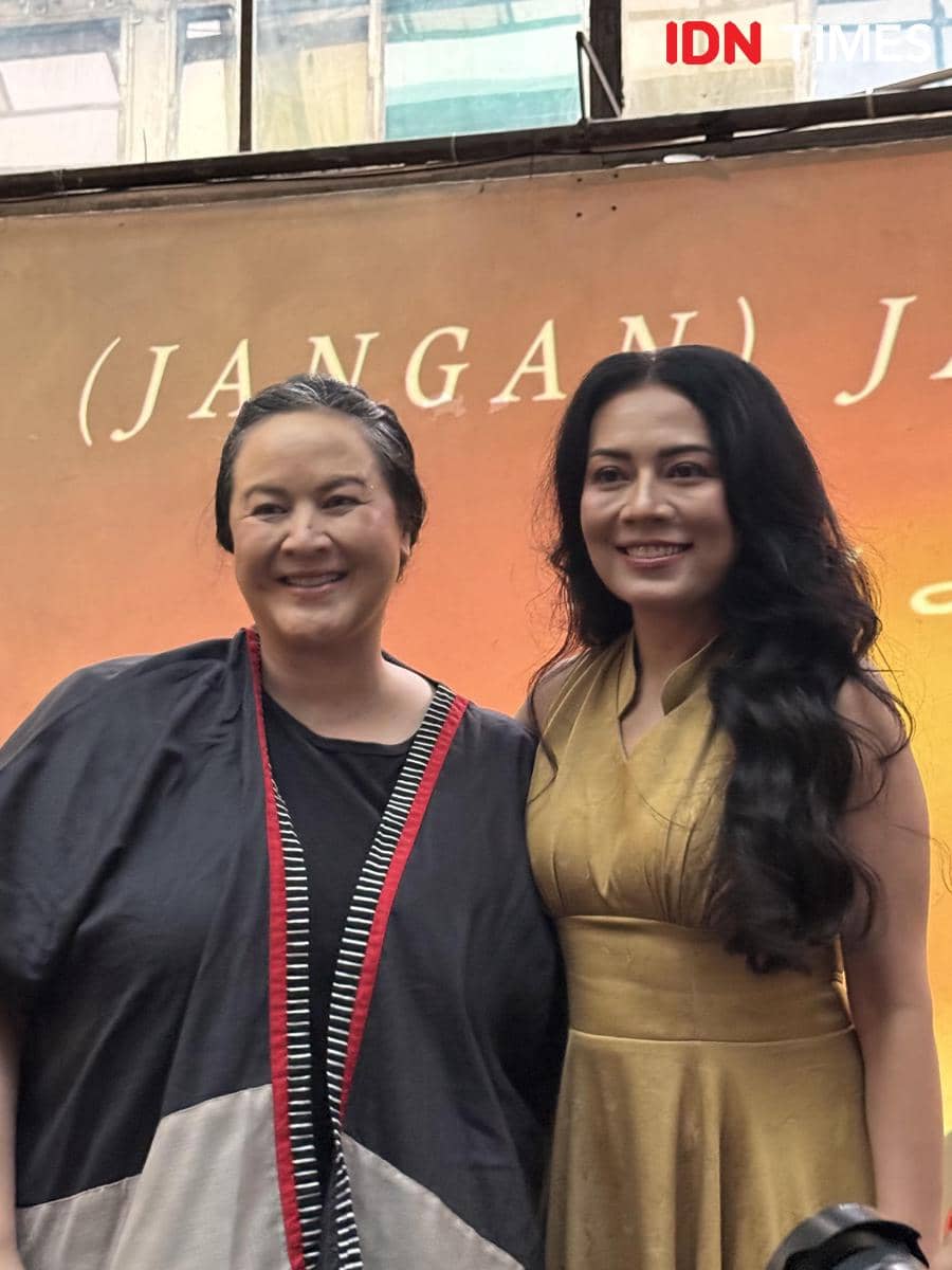 potret artis di listening party album baru Dee Lestari