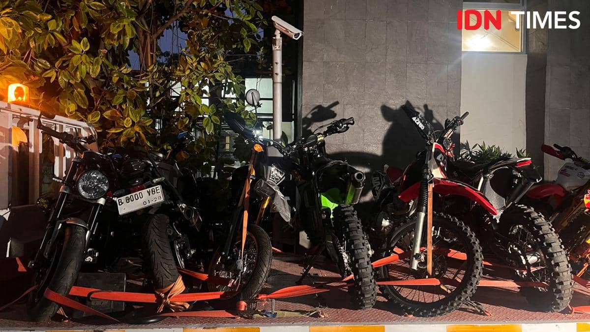 Puluhan Barang Bukti OTT Imigrasi Dibawa ke KPK: Mercy hingga Triumph