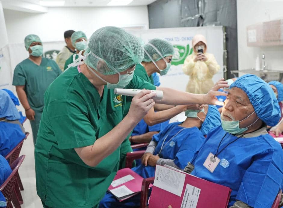 Summarecon Gelar Operasi Katarak Gratis di Bandung, Bantu Pulihkan Pen