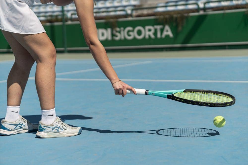 4 Perbedaan Sepatu Pickleball dan Tenis, Jangan Salah Pilih!