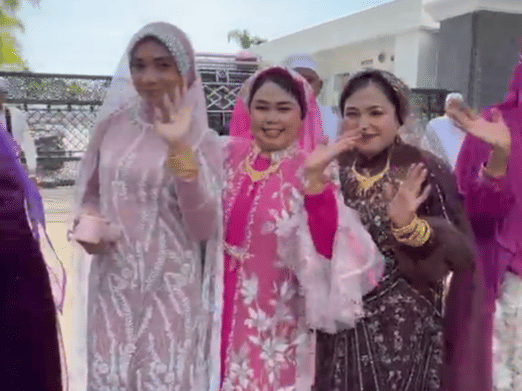 Jemaah haji asal Sidrap, Sulawesi Selatan, tampil mencolok dengan perhiasan emas. Dok. Istimewa