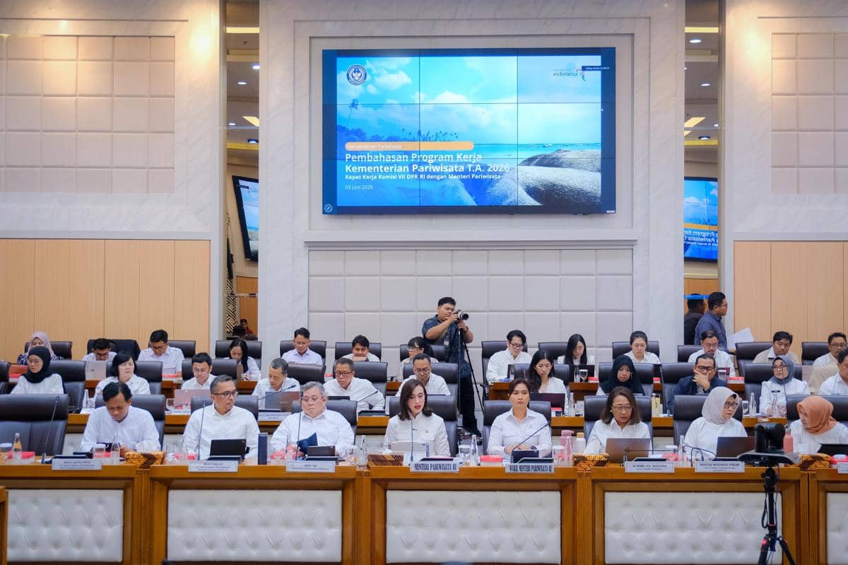 Hadiri Rapat DPR, Menpar Klaim Pariwisata RI Terus Bertumbuh