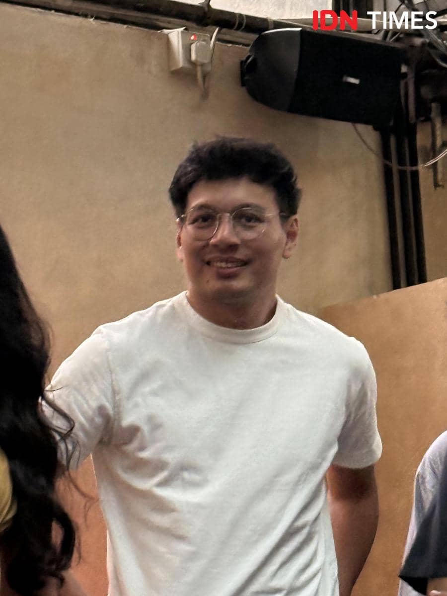 potret artis di listening party album baru Dee Lestari