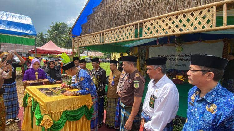 Peresmian Dusun Tenro di Desa Bontolempangan, Kecamatan Buki, Kabupaten Kabupaten Selayar, sebagai Kampung Didek oleh Bupati Kepulauan Selayar pada 19 Mei 2025.