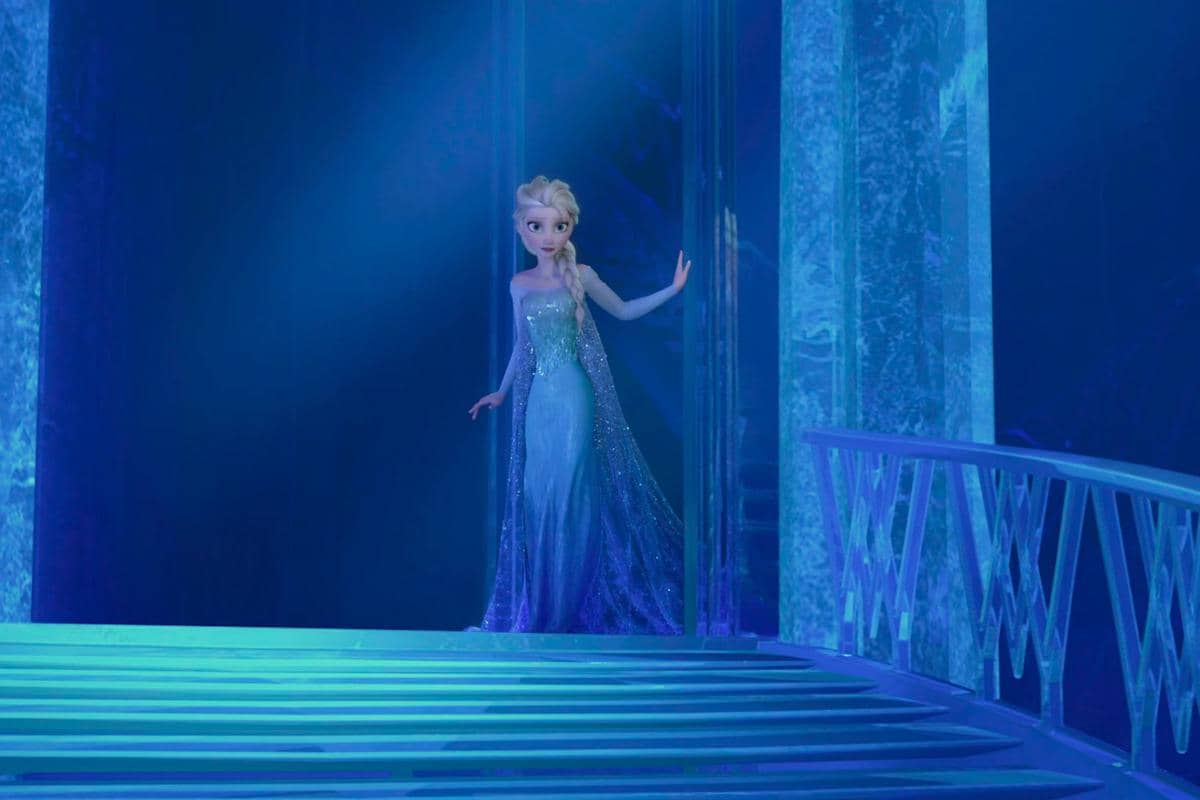 tentu terbayang betapa kecenya bila pihak Disney turut memasukkan adegan Elsa yang pergi berburu untuk mendapatkan makanannya sendiri
