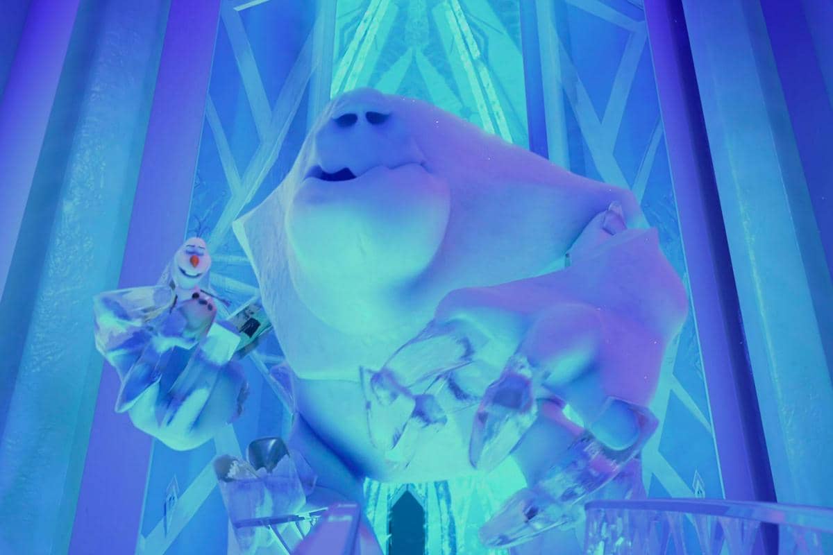 Marshmallow, golem es ciptaan Ratu Elsa yang tampak cerdas, kuat, dan paham semua instruksi yang diperintahkan