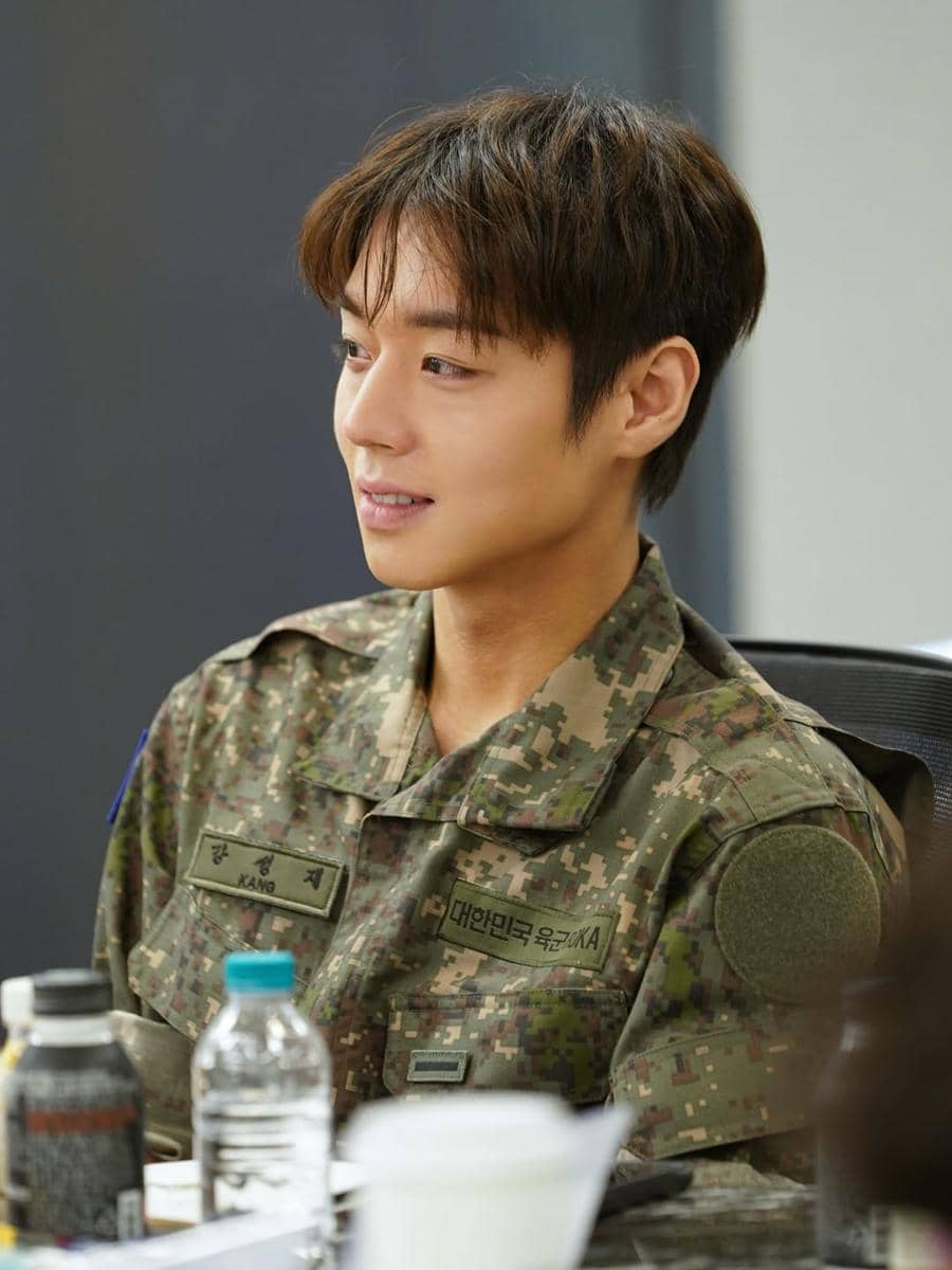 Park Ji Hoon di drama Legend of Kitchen Soldier