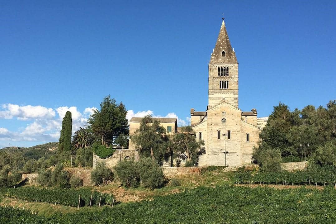 Basilica San Salvatore, Kota Spoleto, Italia