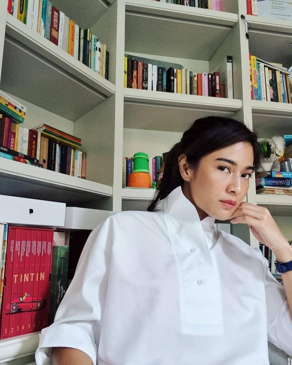 ide desain pojok membaca di rumah Dian Sastro 