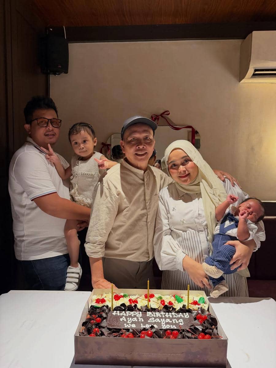 Ayah Ayu Ting Ting ulang tahun