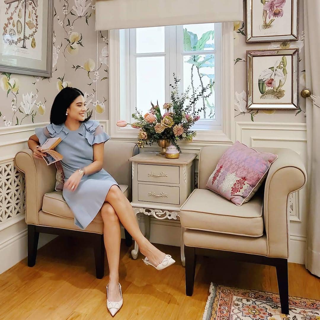 ide desain pojok membaca di rumah Dian Sastro 