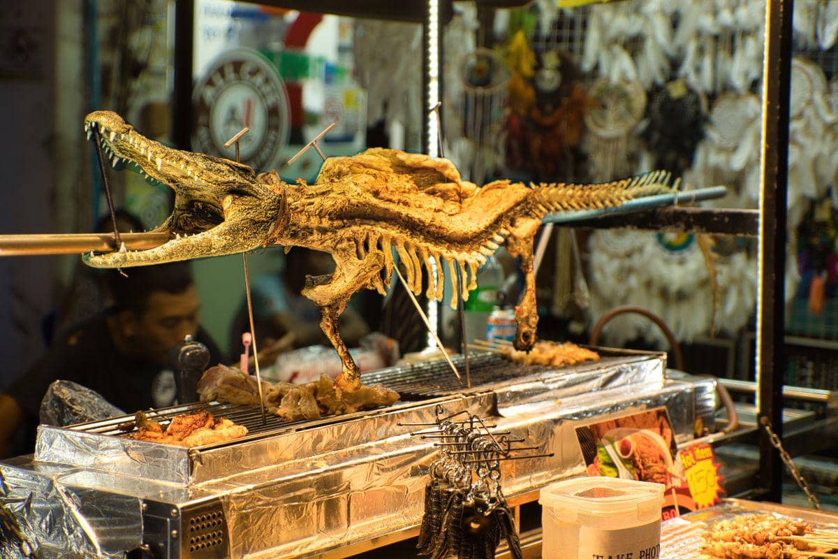 5 Tips Berburu Kuliner Ekstrem di Tempat Liburan agar Tetap Aman