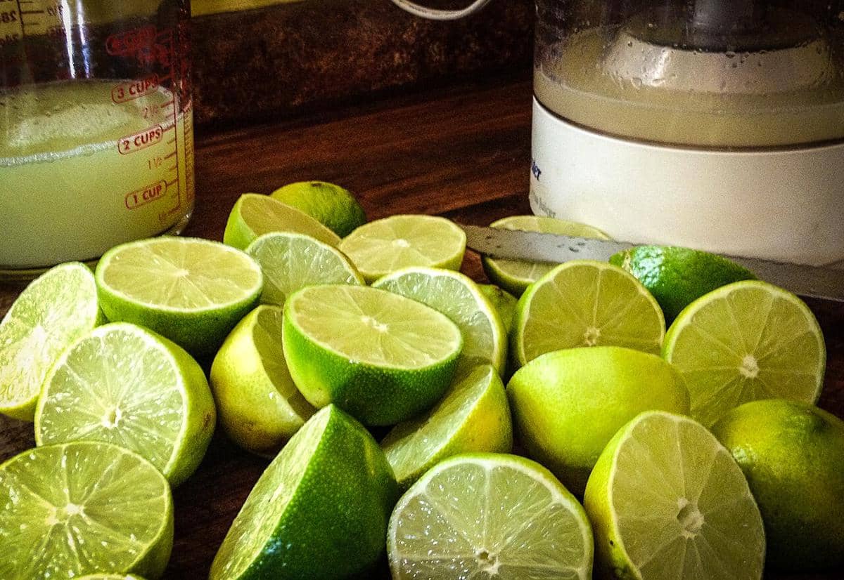 ilustrasi cara membuat mojito lemon mint