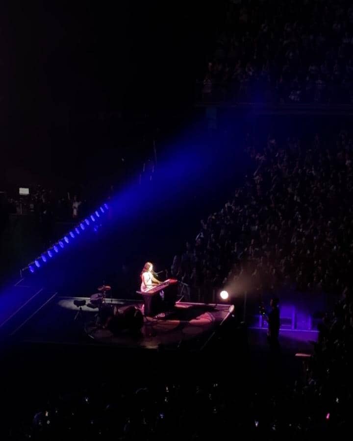 Xaviera Putri saat nonton konser Laufey di Bangkok