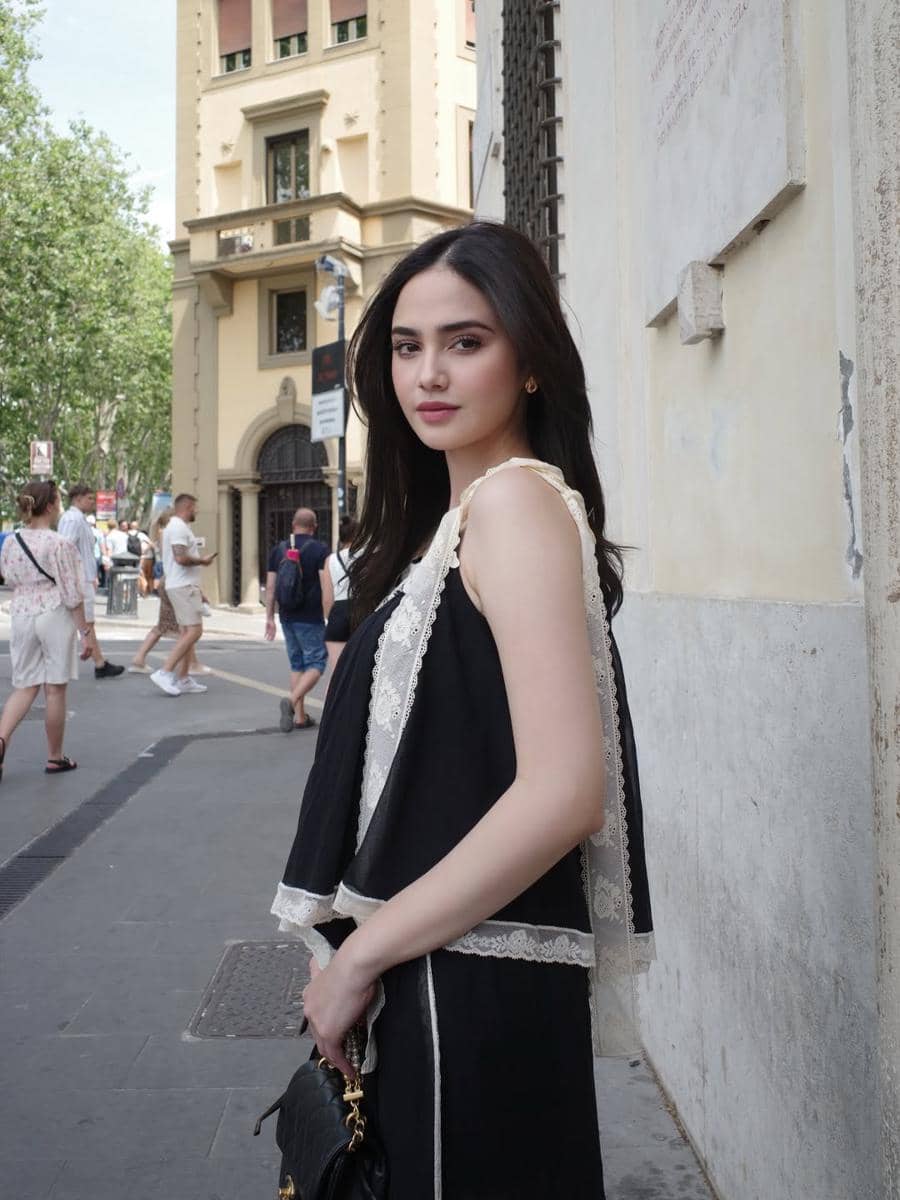 Syifa Hadju jalan-jalan di Roma