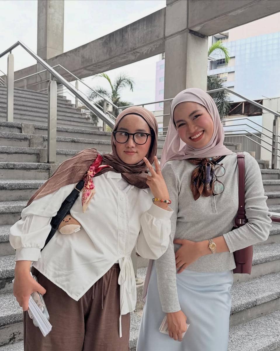 Xaviera Putri saat nonton konser Laufey di Bangkok