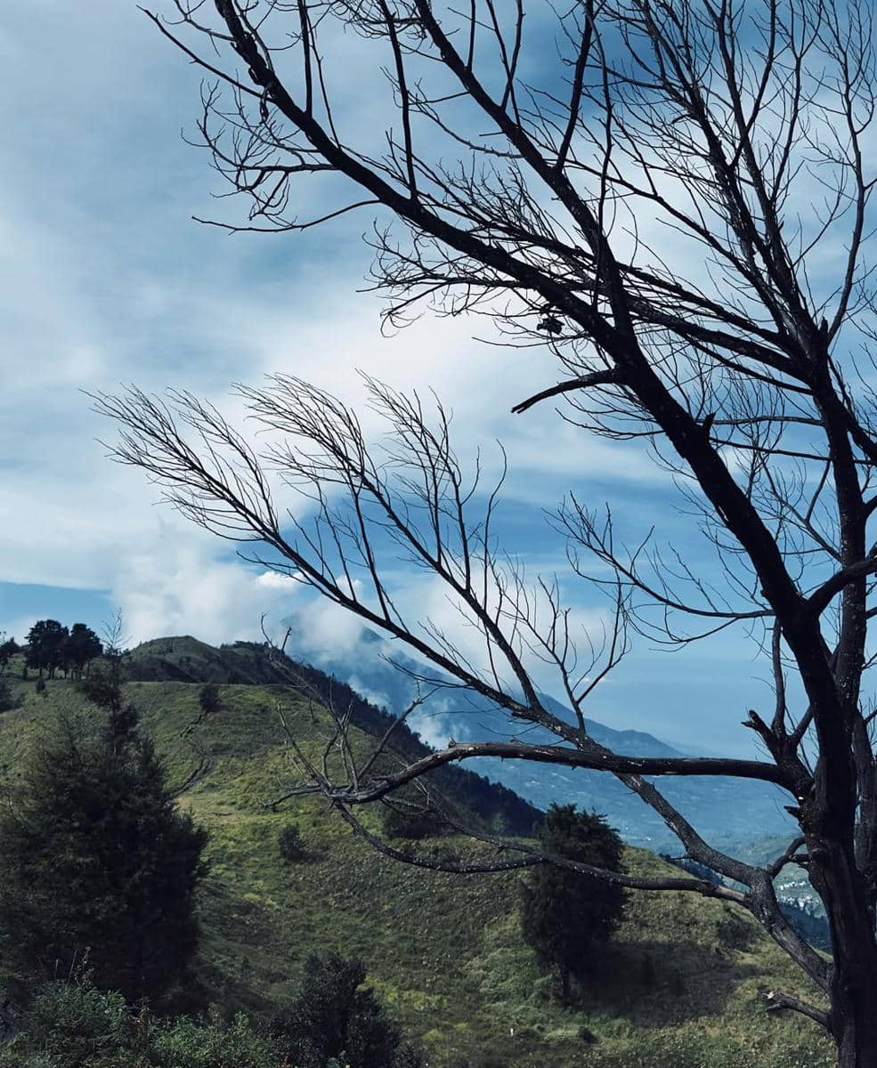 Bella Graceva saat mendaki Gunung Prau.