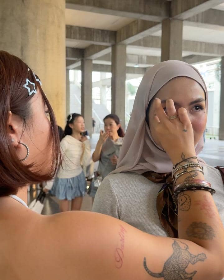 Xaviera Putri saat nonton konser Laufey di Bangkok