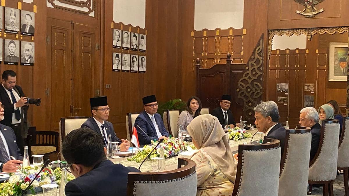 Pertemuan Joint Commision Bilateral Cooperation (JCBC) antara Menlu RI Sugiono dengan Menlu Malaysia Mohamad Hasan. 