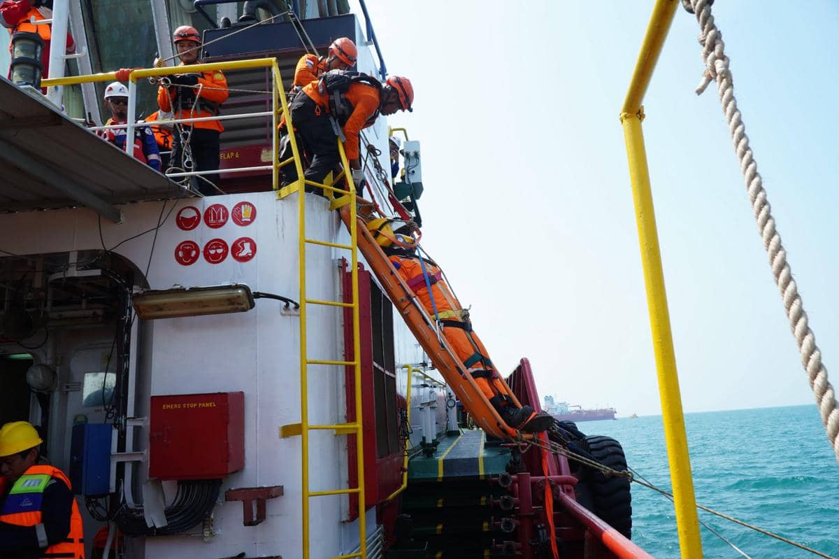 Simulasi keadaan darurat terintegrasi di Integrated Terminal (IT) Semarang yang diadakan PT Pertamina Patra Niaga Regional Jawa Bagian Tenga